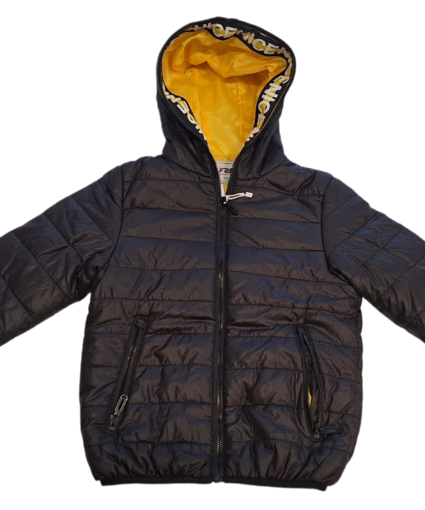 Juoda stilinga striukė berniukui pavasrui/rudeniui