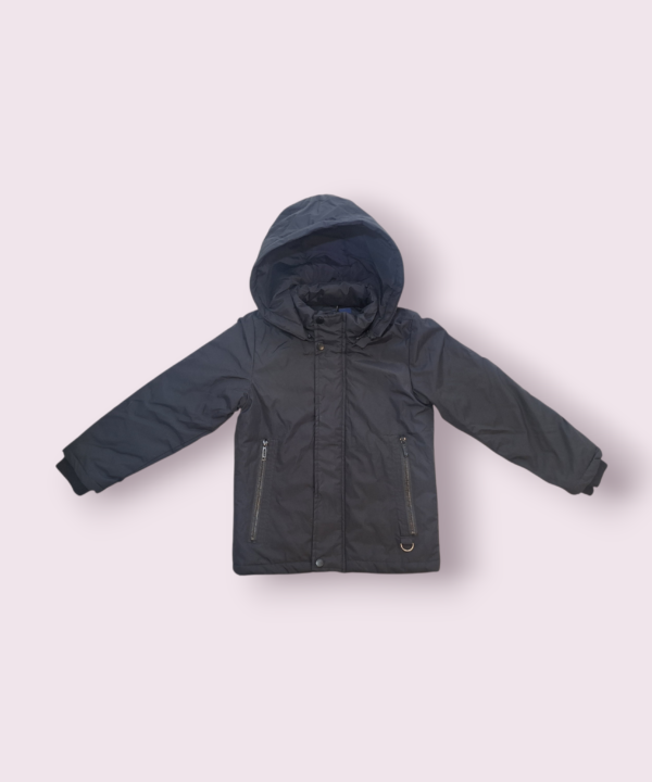 Juoda stilinga striukė berniukui rudeniui/pavasariui