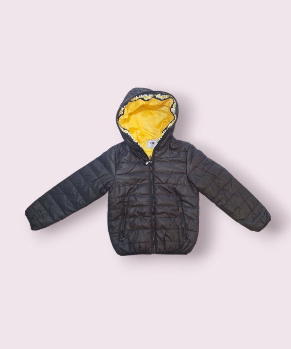 Juoda stilinga striukė berniukui pavasarui/rudeniui