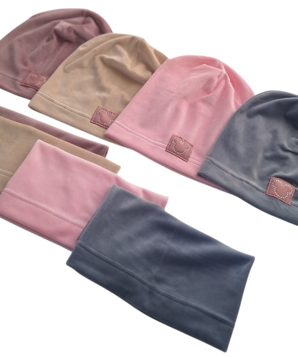 Pavasarinis veliūrinis kepurės ir movos komplektas mergaitėms